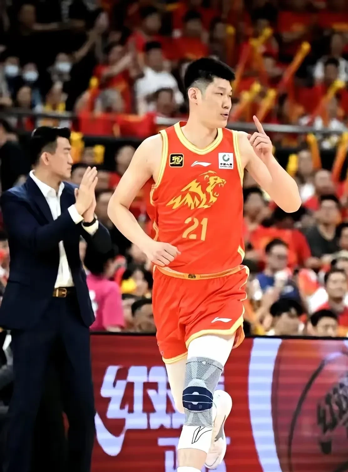 开云体育官网-灰熊碾压山东队，胡金秋惊艳四座