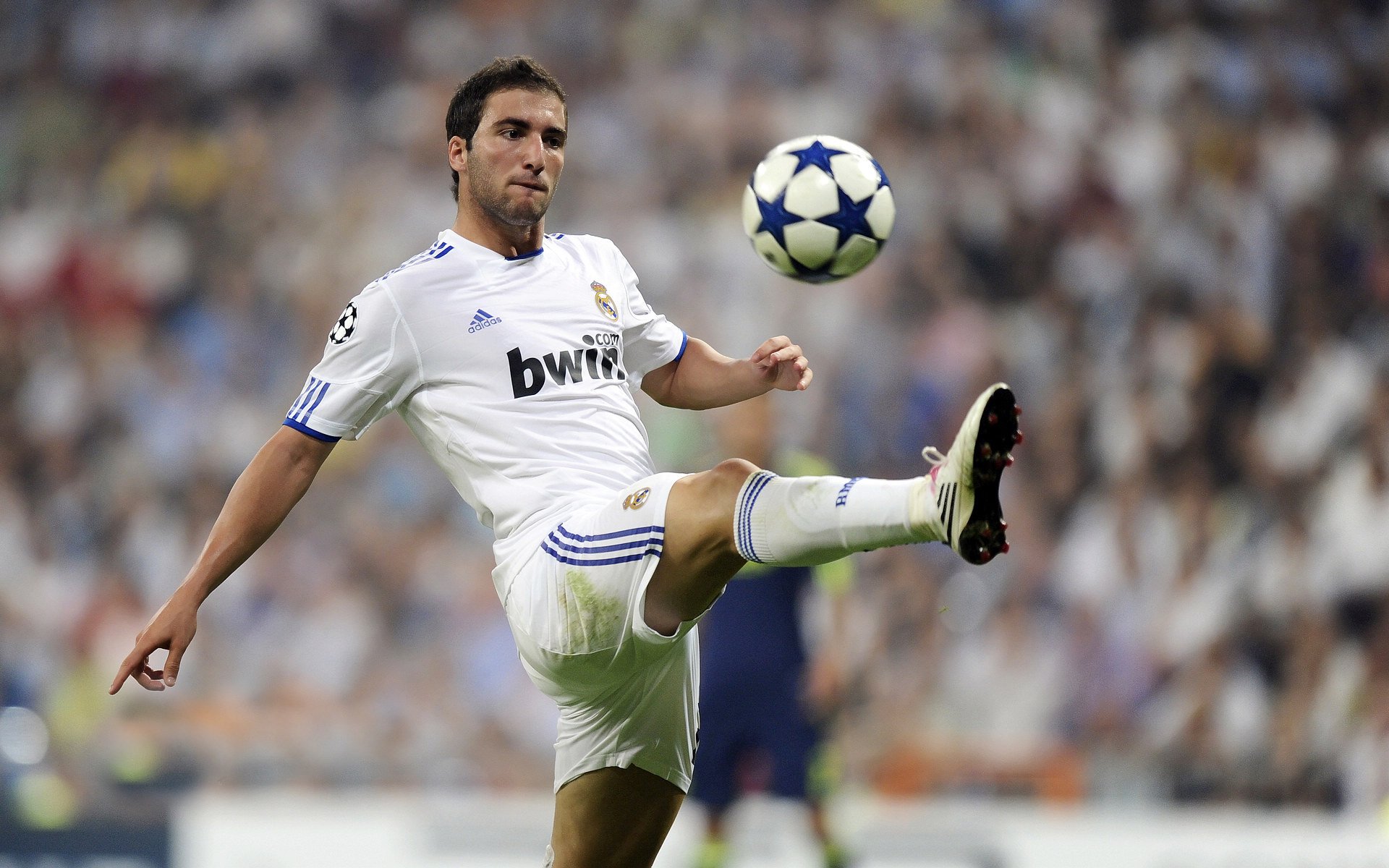 开云体育APP下载-欧冠半决赛焦点战，骑士防守锁死火箭，战术博弈背后的现代足球密码