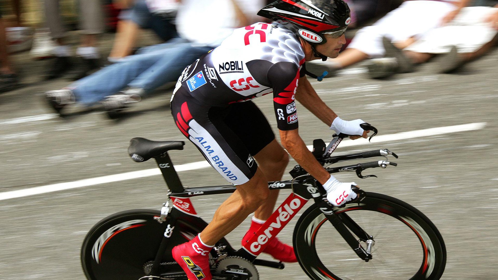 西甲国家德比之夜，西亚卡姆关键制胜，体育如何成为全球共通的语言？